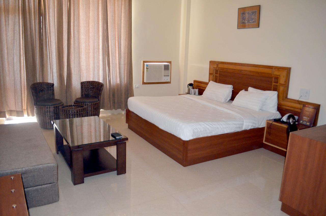 Capital O 4747 Imperial Hotel Katra ภายนอก รูปภาพ