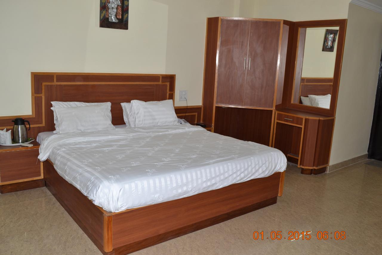 Capital O 4747 Imperial Hotel Katra ภายนอก รูปภาพ